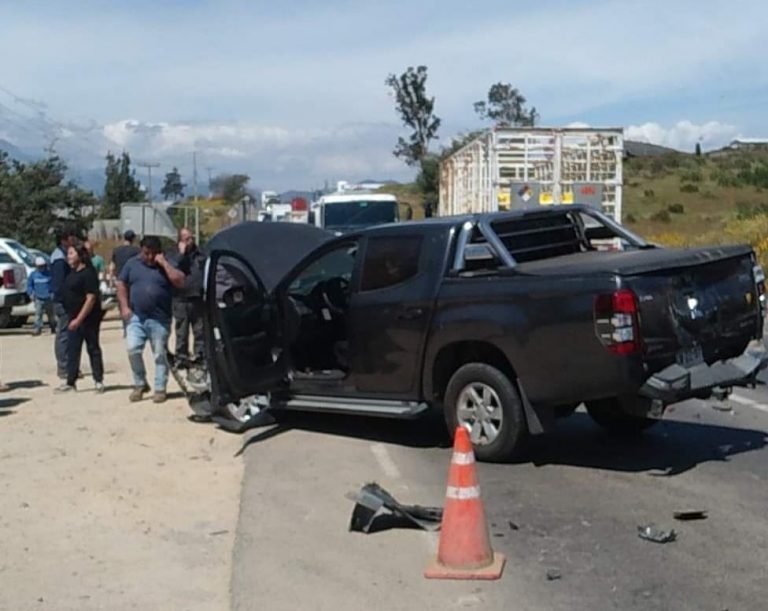 Reportan colisión de vehículos y camión en la Ruta 64