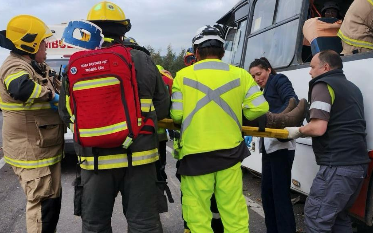 Nogales 15 heridos en colisión de camión y bus de pasajeros