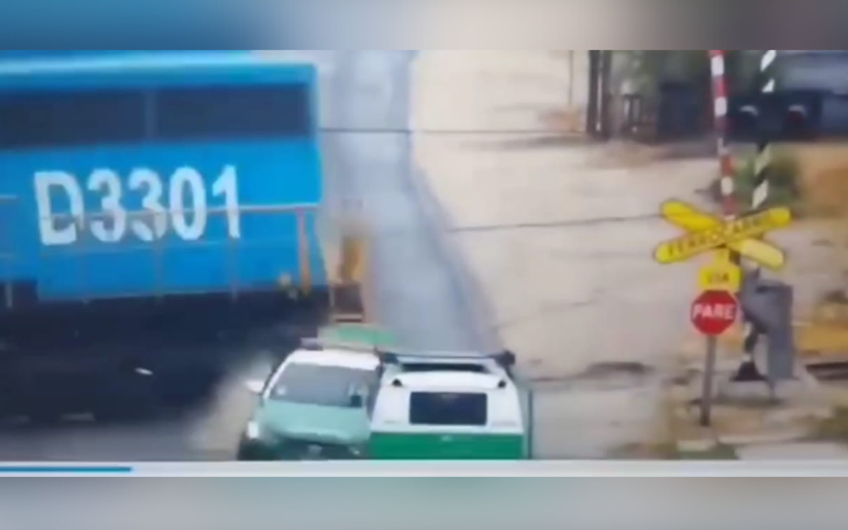 VIDEO Colisión en Quillota entre tren Carabineros y combi