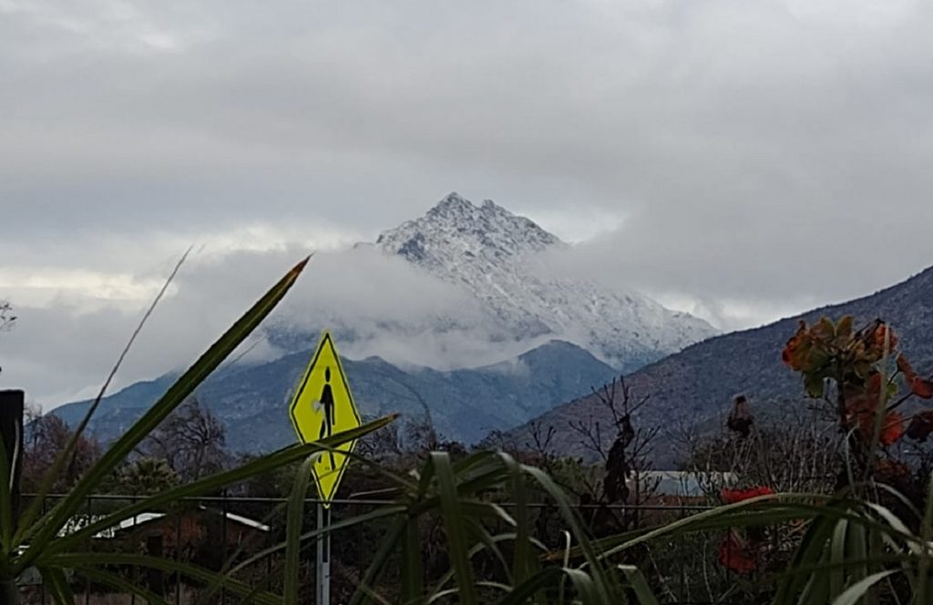 Cerro La Campana y La campanita nevados