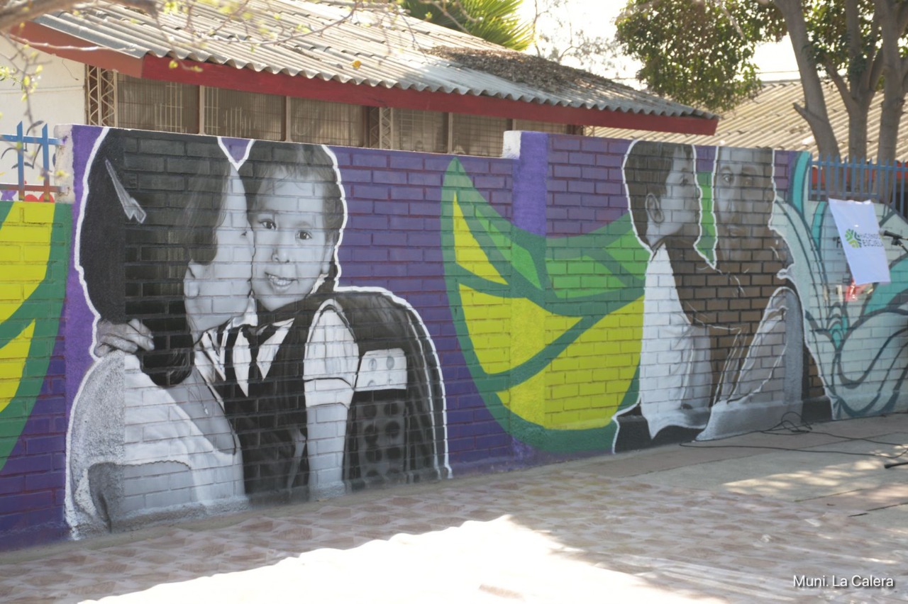 Artista local pintó mural en escuela El Libertador de La Calera