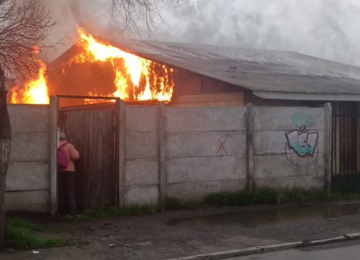 Incendio afectó a sede vecinal de la población Said de Quillota este 11 de agosto de 2022