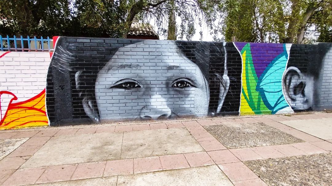 Murales al interior de colegio El Libertador de La Calera