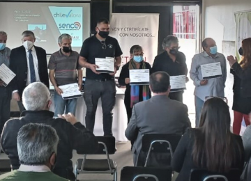 Quilpué: 72 conductores de taxis colectivos reciben certificación de ChileValora