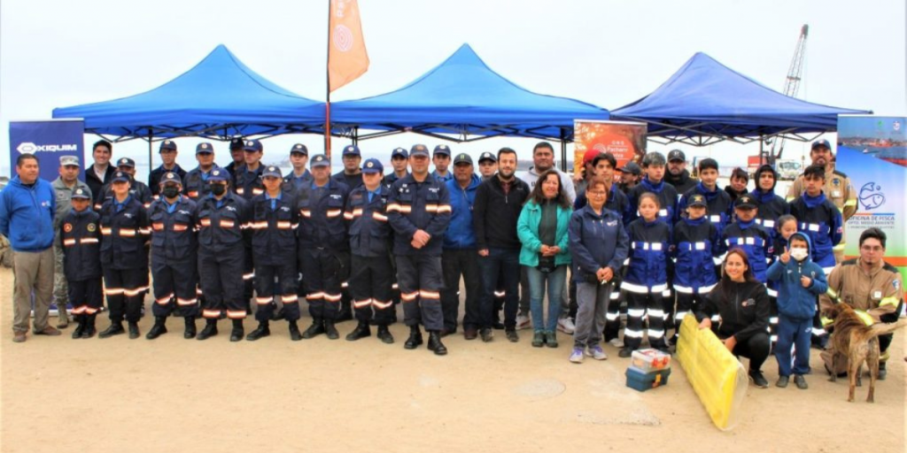 Jóvenes participaron en jornada de limpieza de playas en Quintero