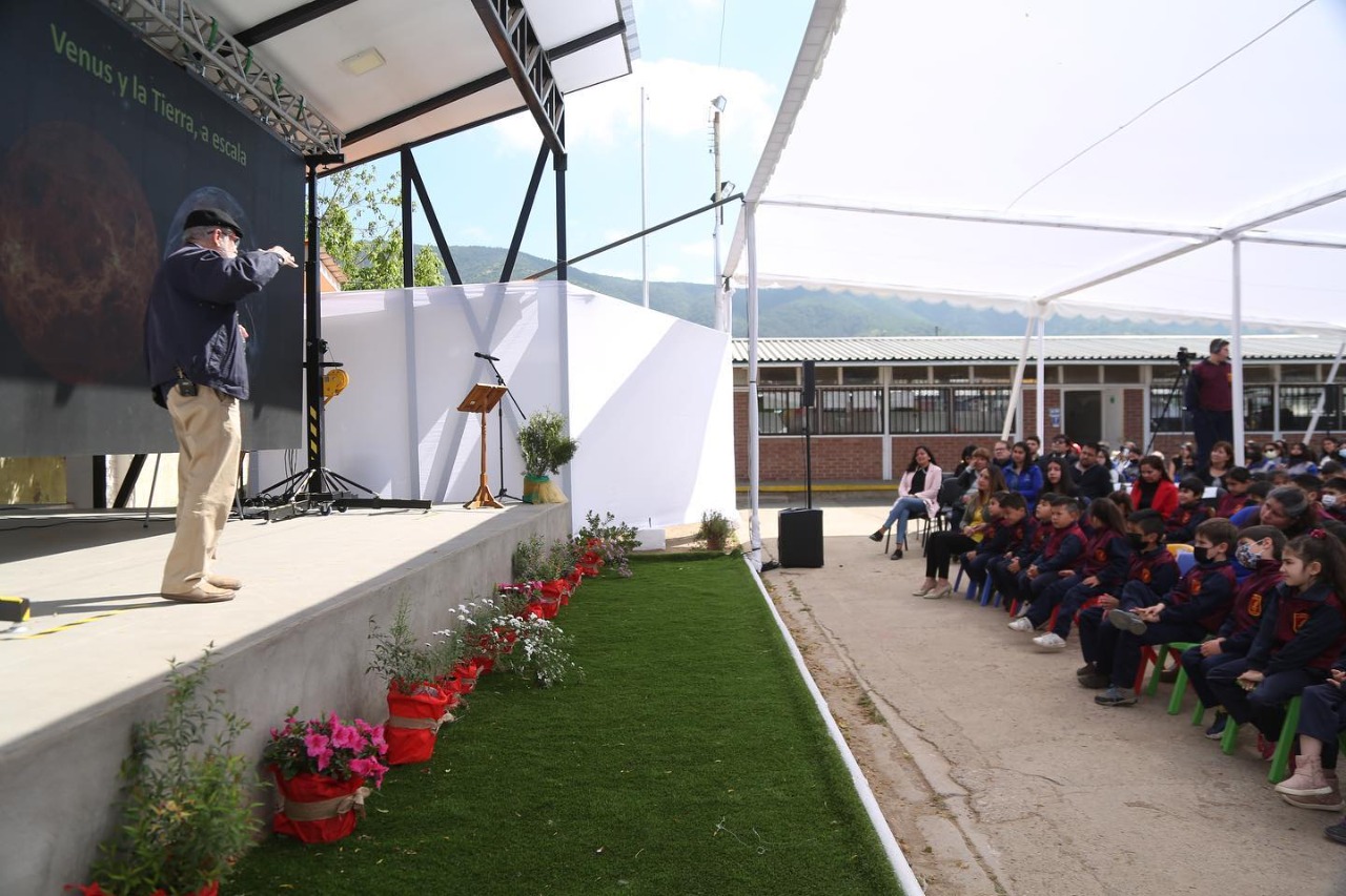 Más de 400 estudiantes presenciaron charla magistral de José Maza en Limache