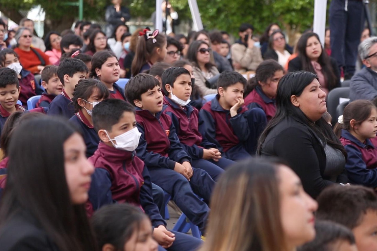 Más de 400 estudiantes presenciaron charla magistral del profesor y astrónomo José Maza en Limache