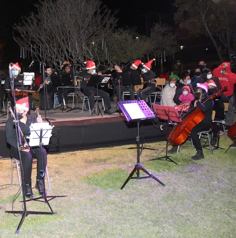 La Calera da la bienvenida a diciembre con encendido de árbol de Navidad