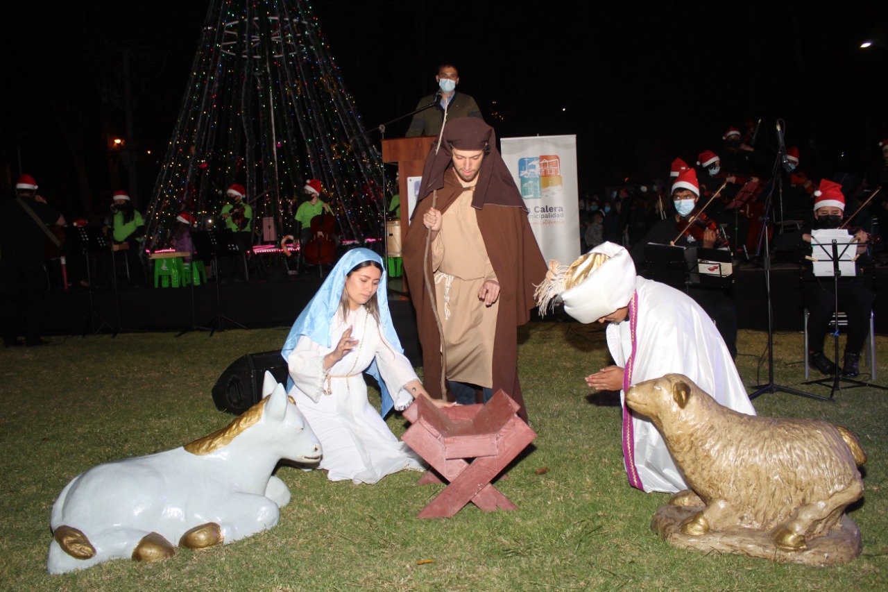 La Calera da la bienvenida a diciembre con encendido de árbol de Navidad