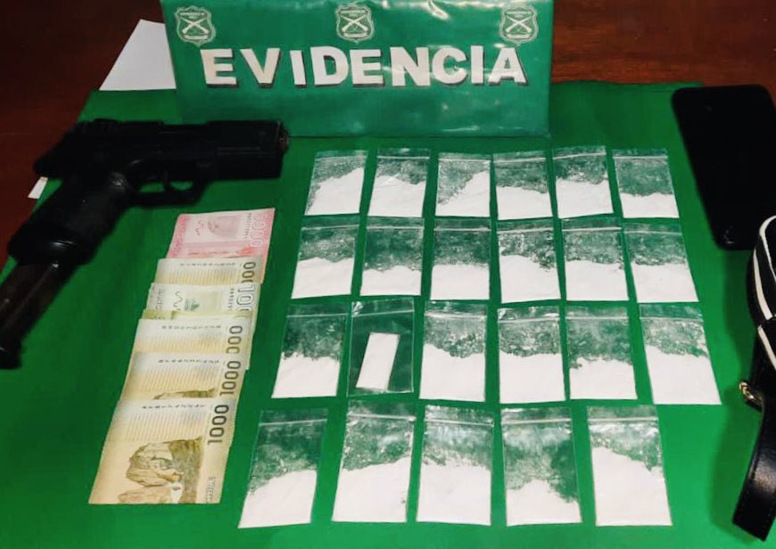 Maitencillo En control vehicular detienen a hombre que llevaba cocaína y una pistola