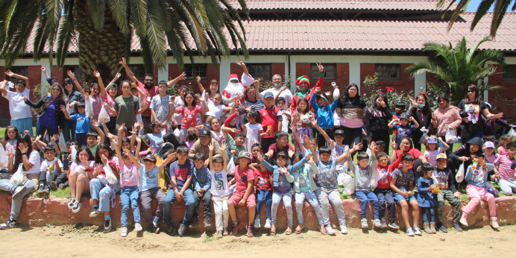 250 niños de Quillota celebraron la Navidad en el Regimiento "Granaderos"