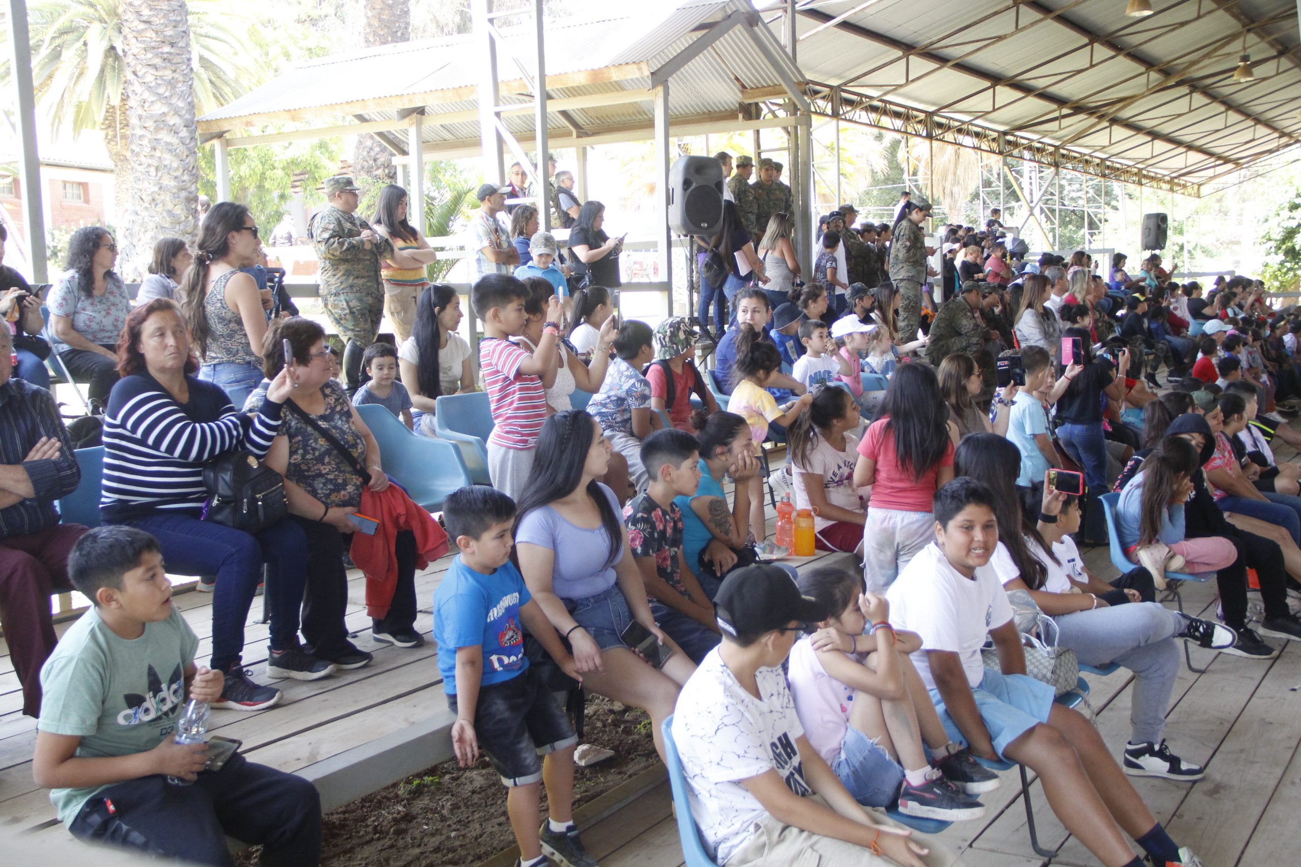 250 niños de Quillota celebraron la Navidad en el Regimiento Granaderos