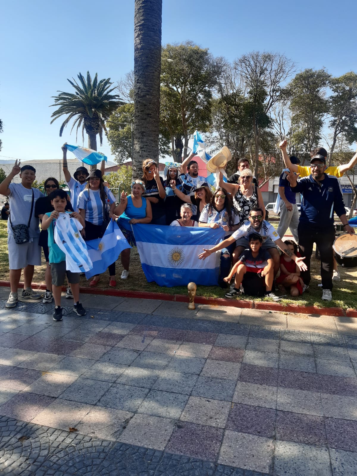 [FOTOS] Argentinos celebraron título mundial en las plazas de Quillota y La Calera