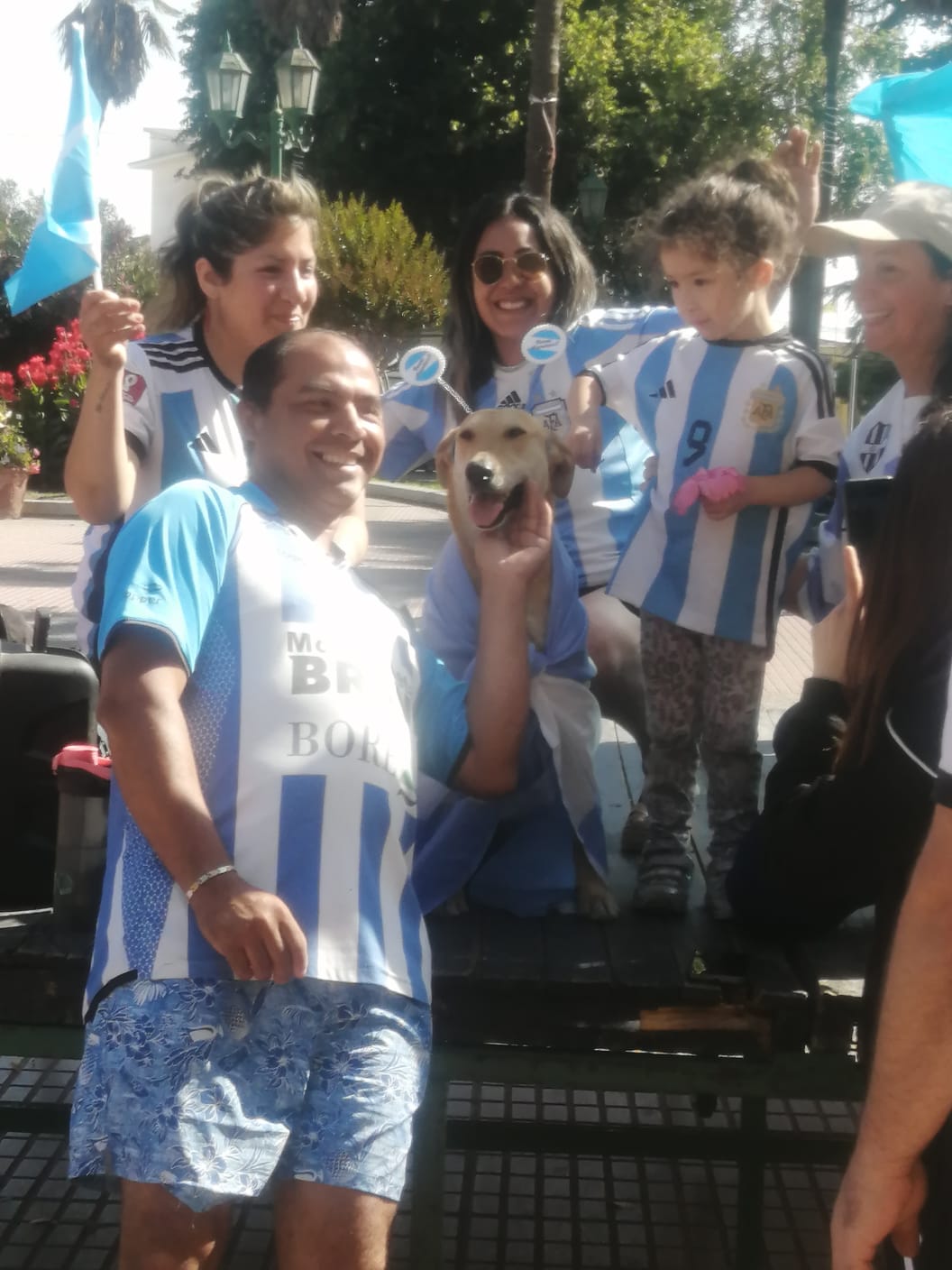 Festejos en la plaza de armas de Quillota por título mundial de Argentina.