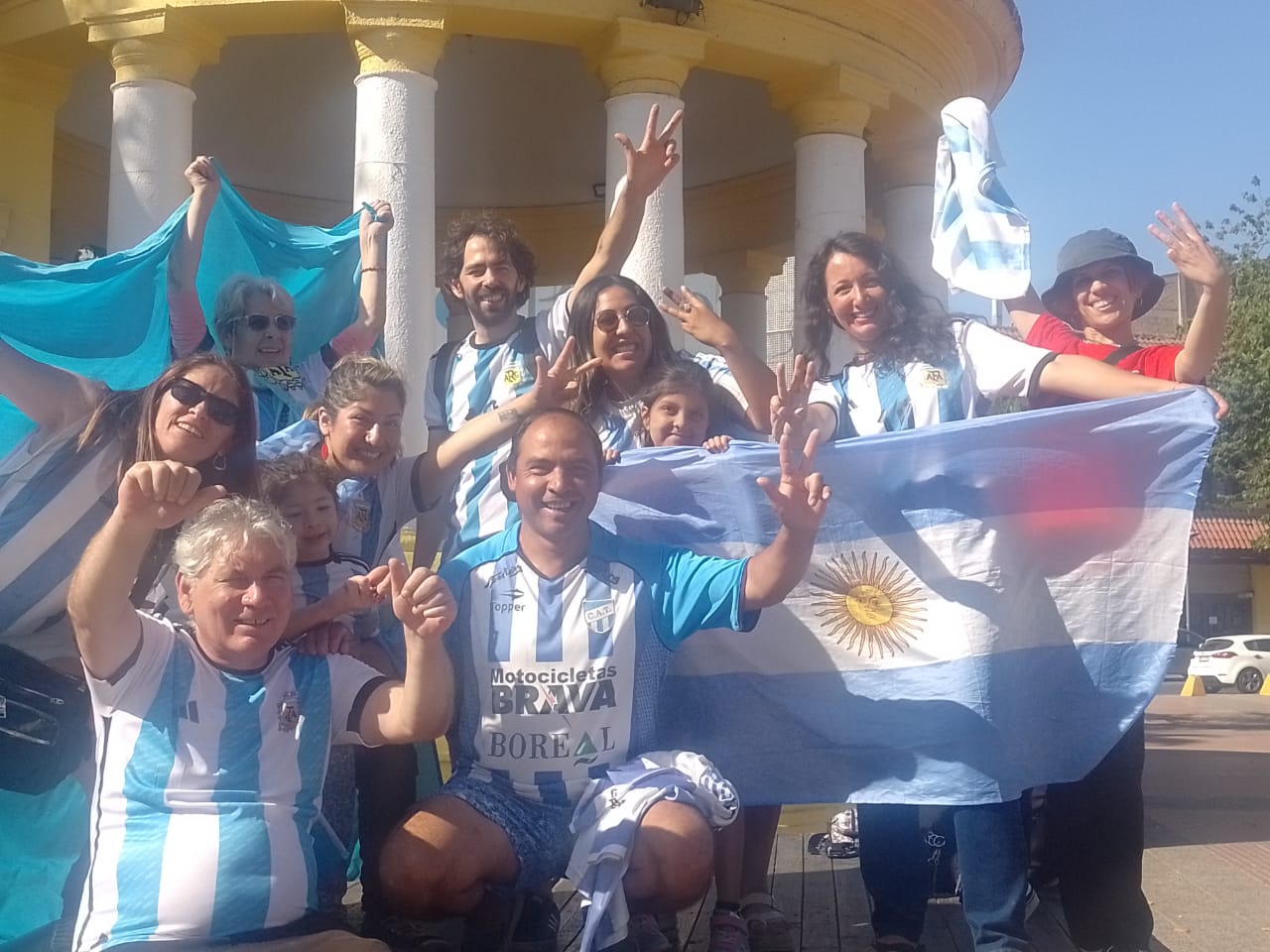 [FOTOS] Argentinos celebraron título mundial en las plazas de Quillota y La Calera (4)