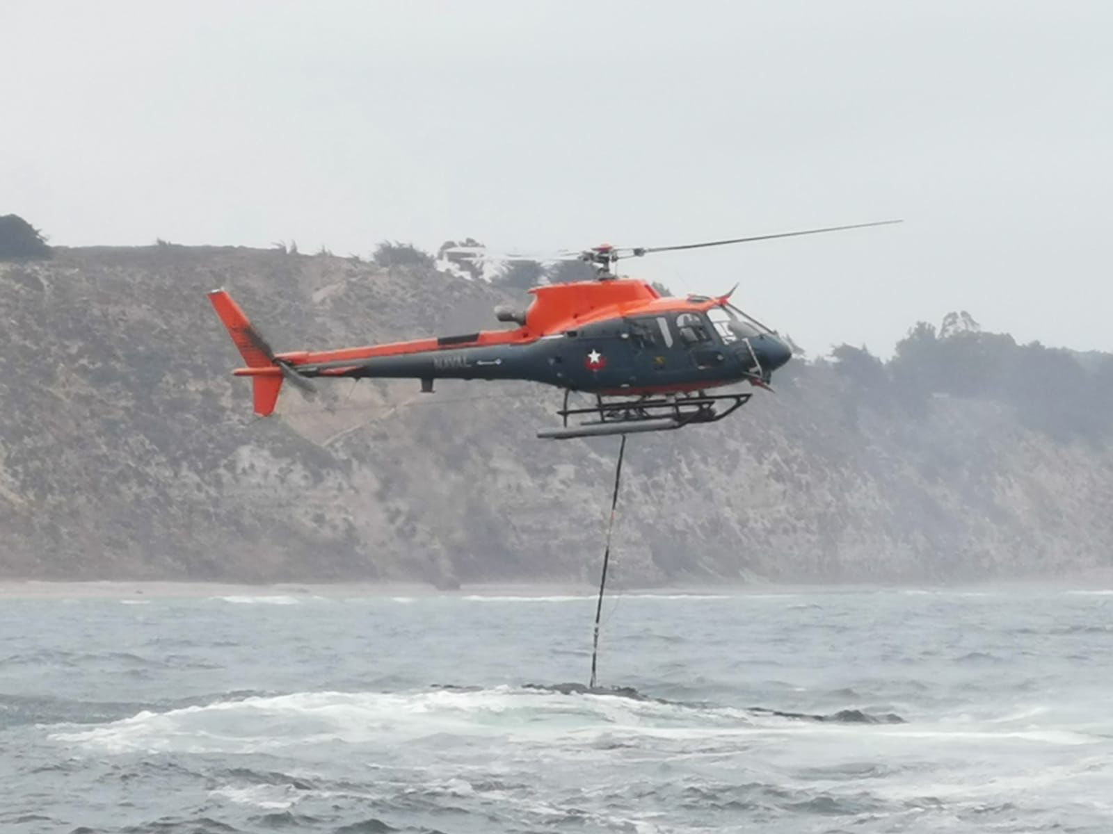 Rescatan ileso a kayakista que estaba a la deriva en Maitencillo