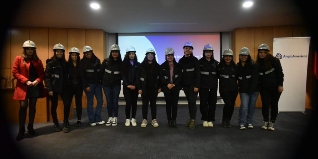 Anglo American impulsa la participación femenina e incorpora a nuevas mantenedoras y operadoras