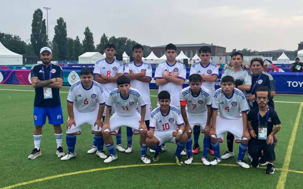 Jóvenes de Hijuelas celebran nuevo triunfo en futsal en JJ.OO Especiales