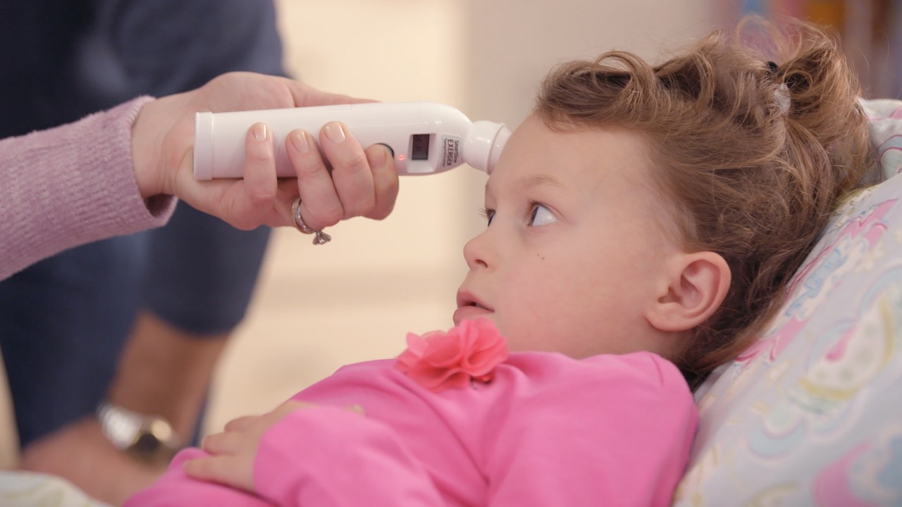 Niña con resfrío, imagen referencial