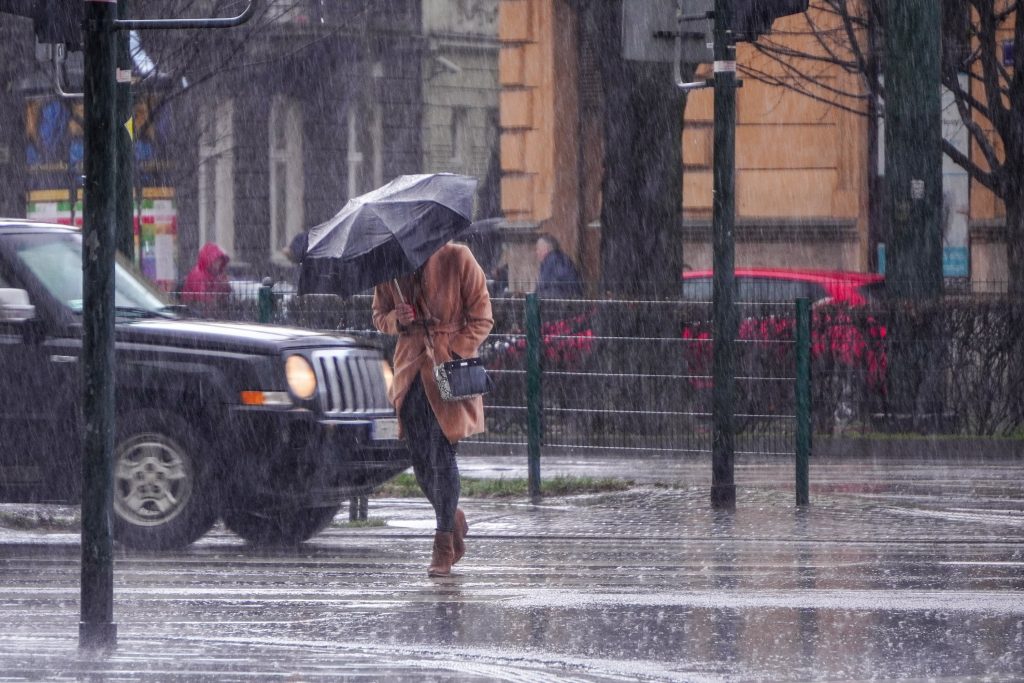 Sistema frontal dejará lluvias, nieve y temperaturas bajo cero en la zona central