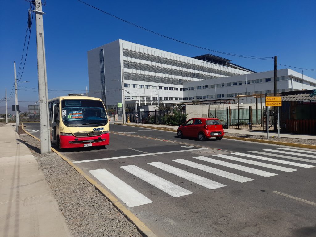 Transporte público afuera del Hospital Biprovincial Quillota Petorca