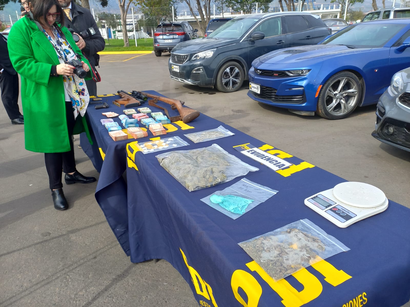 Autos de alta gama, drogas y un fusil Las especies incautadas a hermanos de La Calera