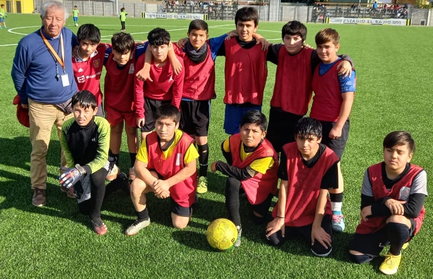 En Quillota jóvenes de talleres municipales de fútbol juegan serie de partidos amistosos