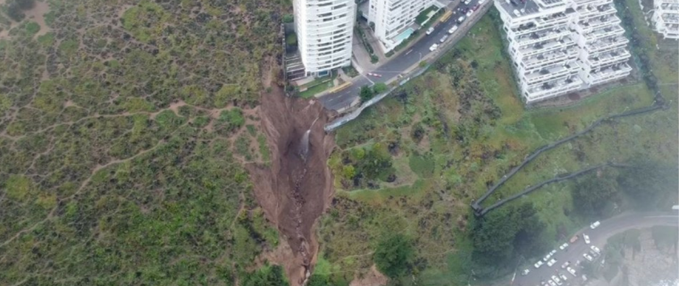 [FOTOS] Colapsó camino entre Reñaca y Concón por socavón