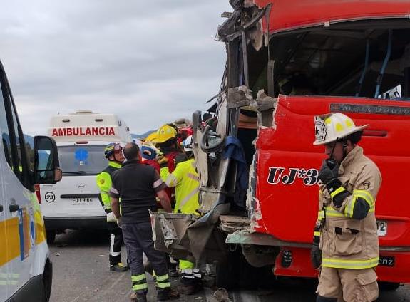 Nogales 15 lesionados dejó colisión entre camión y bus de pasajeros