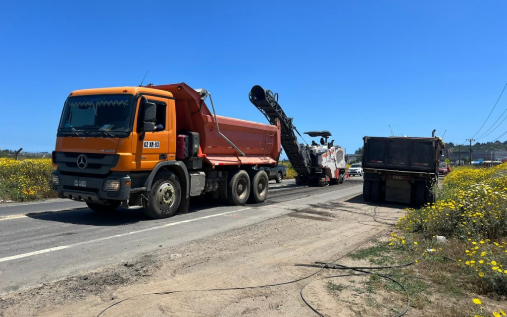 Así son los trabajos que se realizan en el camino frente a la Refinería de Concón