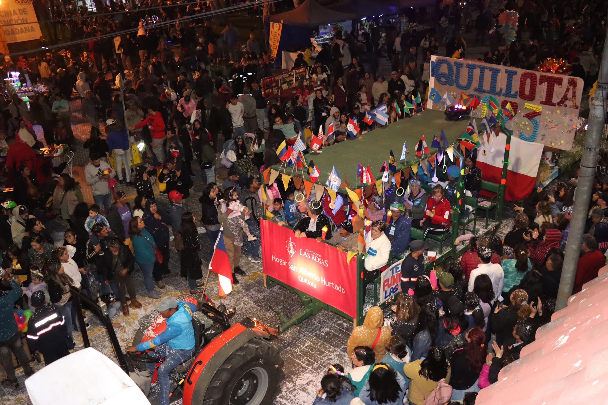 Fundación Las Rosas en desfile de carros alegóricos de Quillota