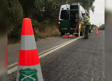 Llay Llay: dos jóvenes de 20 años murieron tras desbarrancar 300 metros en camioneta