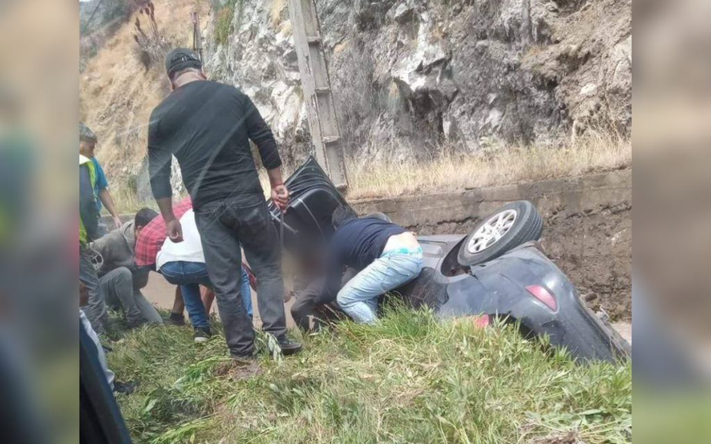 Taxista que sufrió descompensación cayó a canal en La Calera