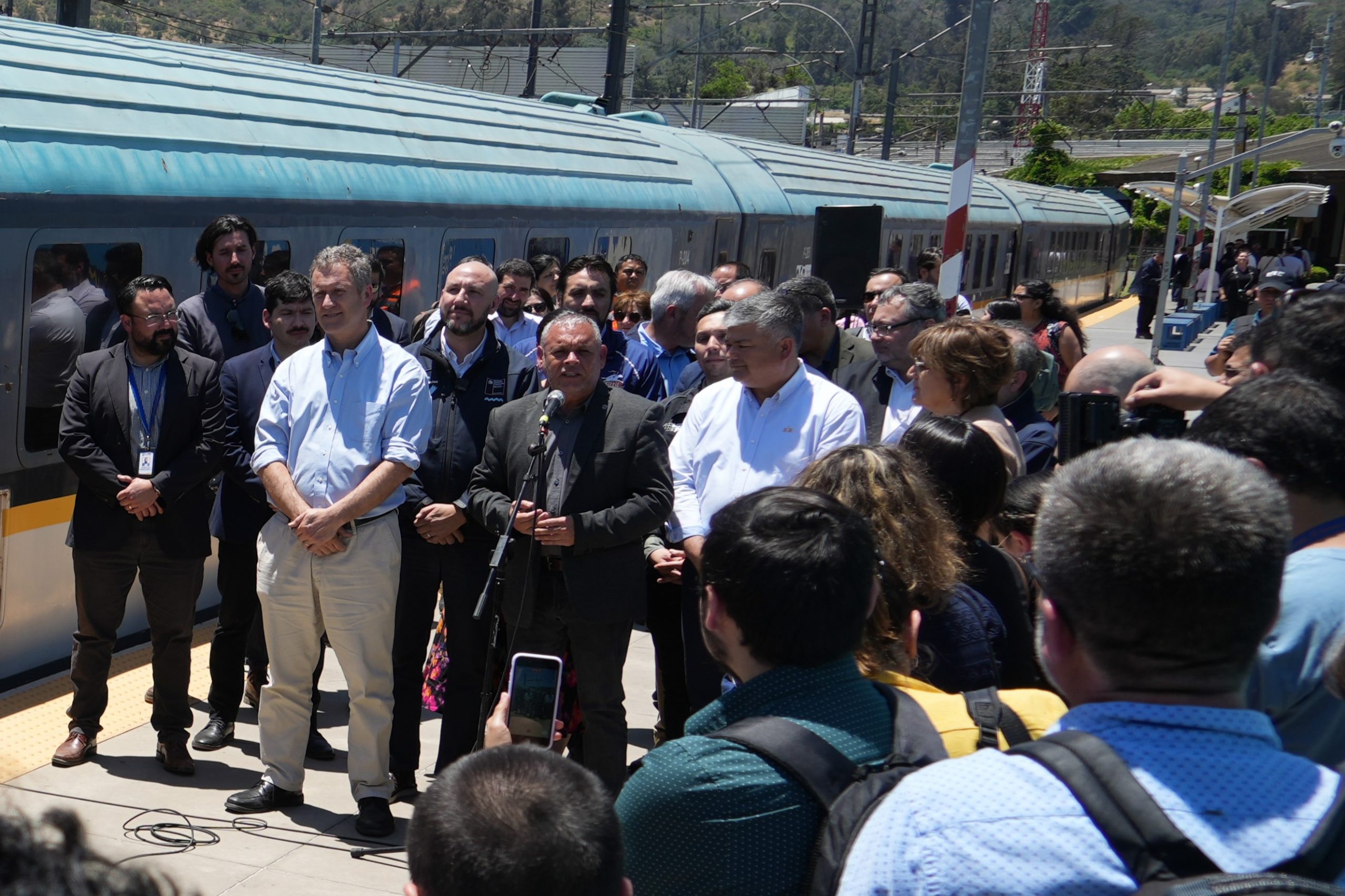 Las autoridades recorrieron el trazado entre La Calera y Limache. Fue en esta estación terminal donde entregaron detalles del proyecto a Santiago y de la extensión de Metro Valparaíso.