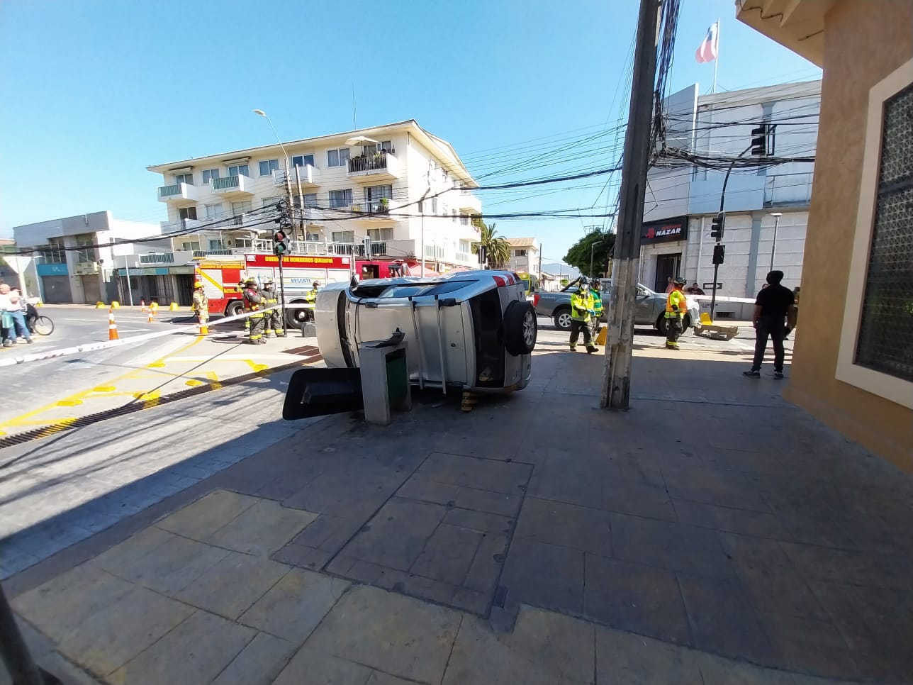 Colisión de autos en el centro de Quillota dejó cinco lesionados