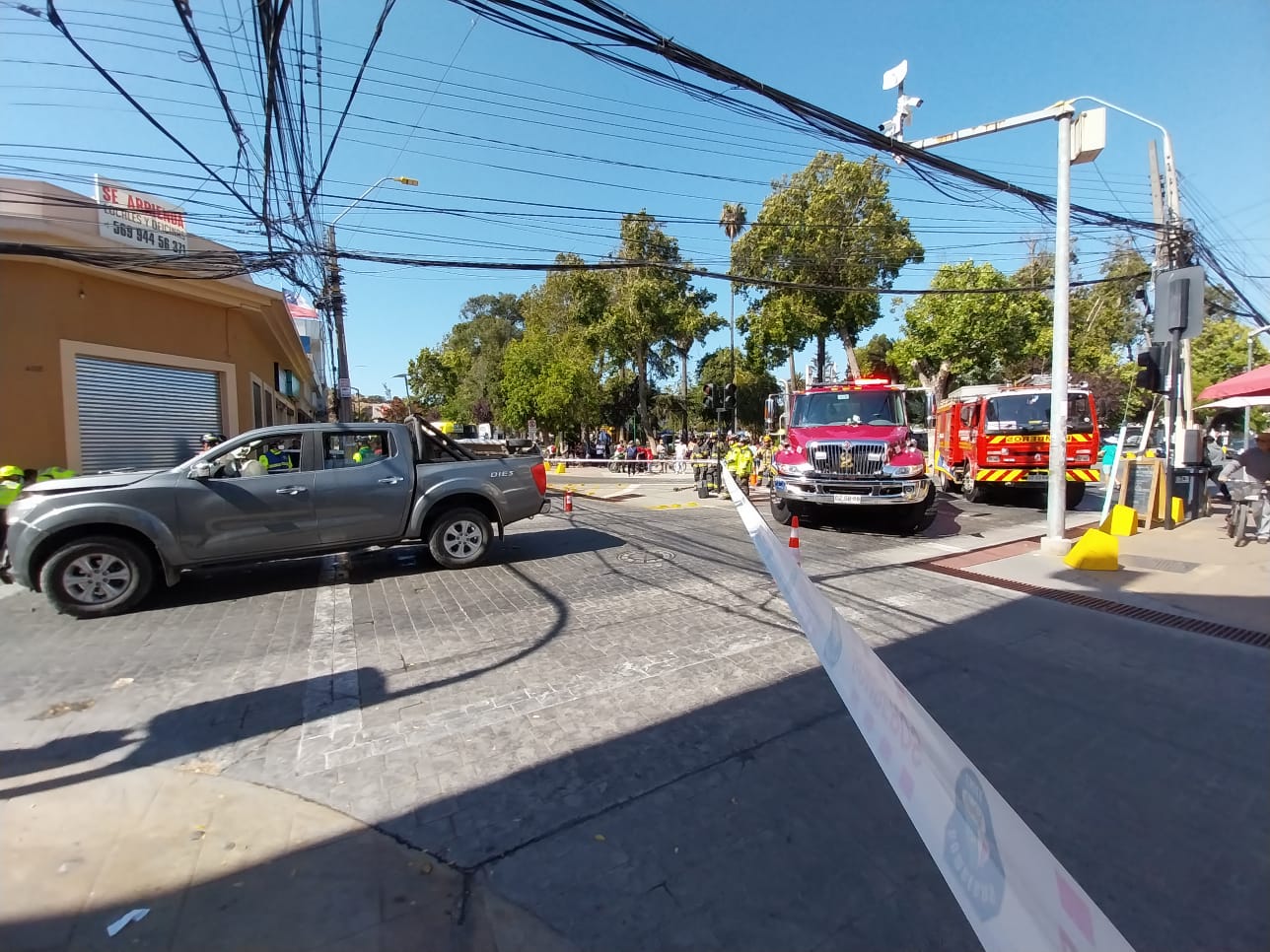 Colisión de autos en el centro de Quillota dejó cinco lesionados