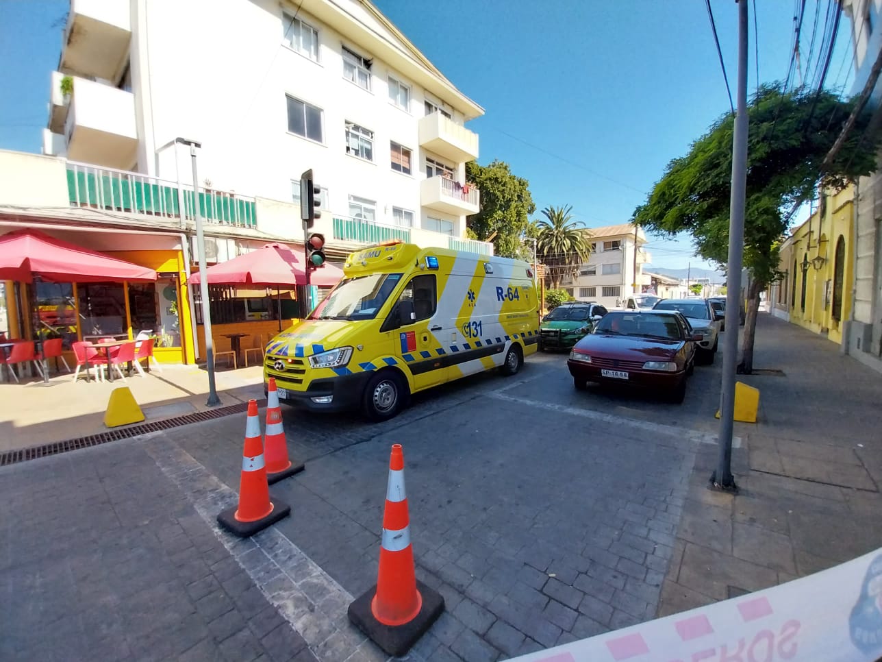 Colisión de autos en el centro de Quillota dejó cinco lesionados