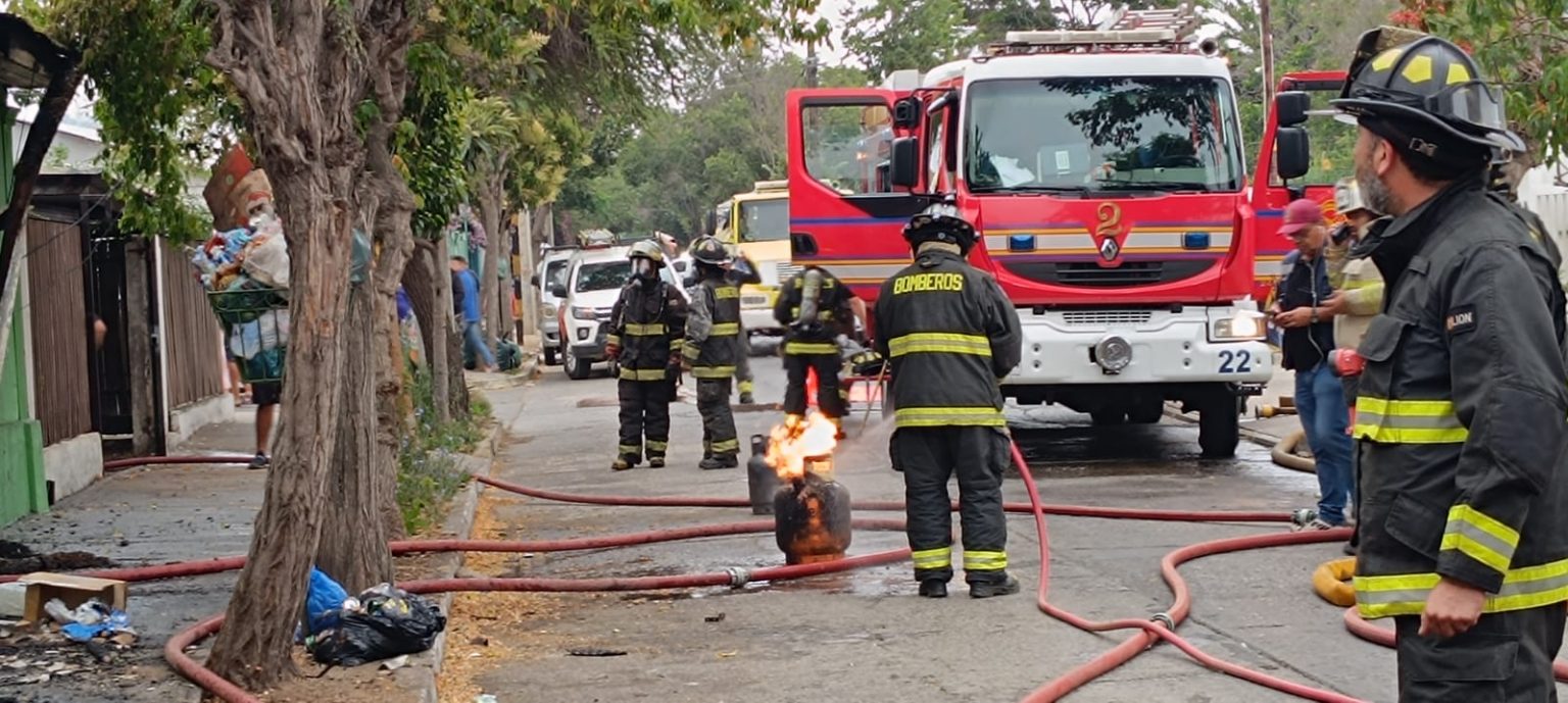 Incendio-afecto-a-cite-y-vivienda-en-Quillota-2-1536x689.jpeg