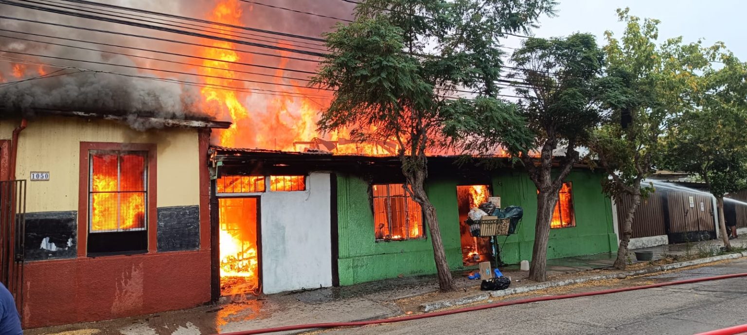 Incendio-en-cite-y-vivienda-en-Quillota-1536x689.jpeg