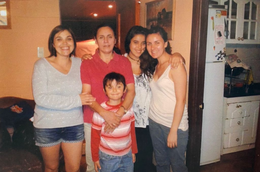 Vicente junto a su familia