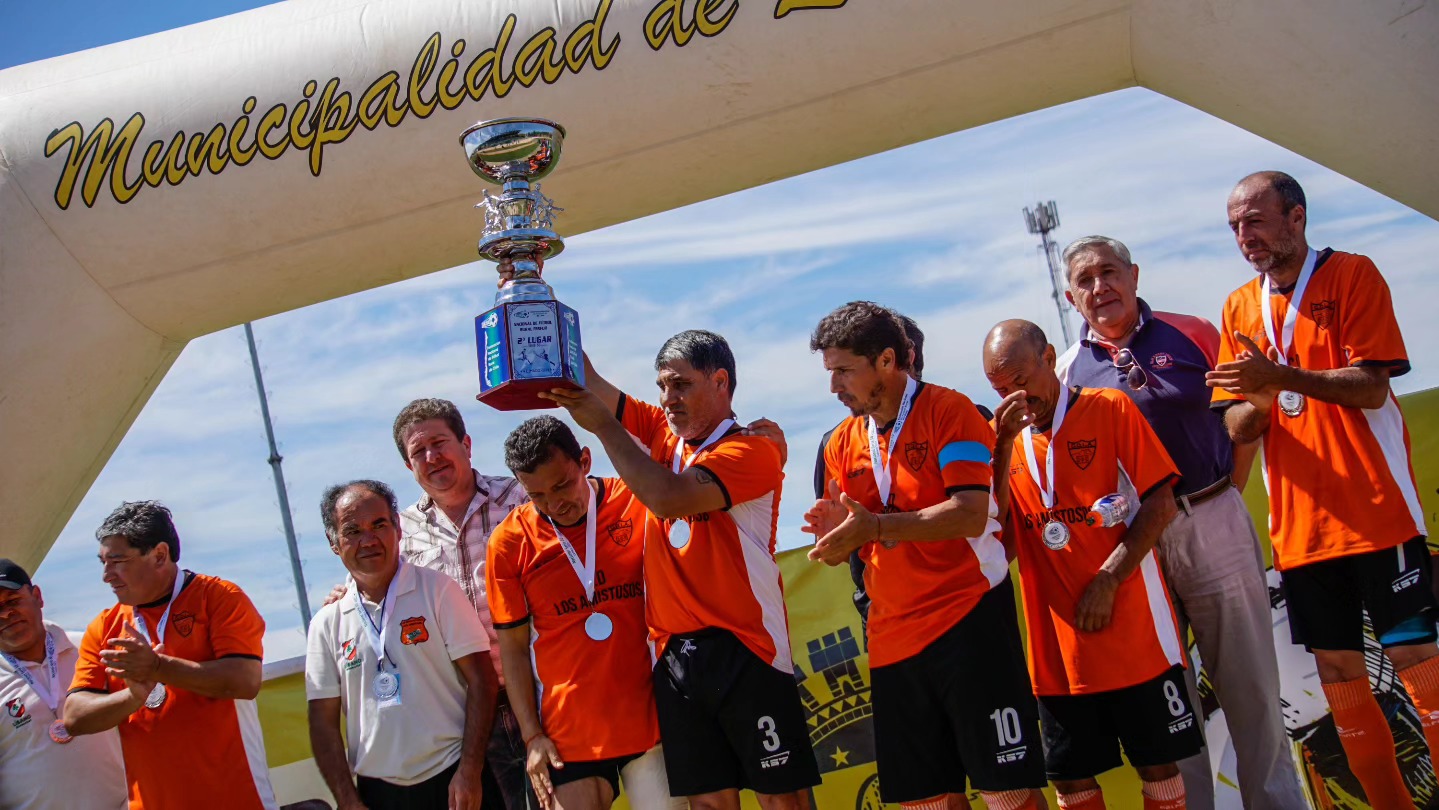 Los jugadores quillotanos recibieron el trofeo por el segundo lugar en el certamen nacional senior mayores de 50 años.