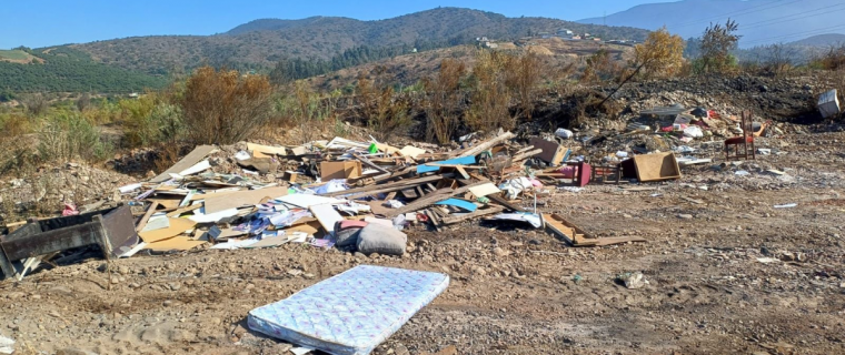 Este martes inició un operativo de limpieza en el sector sur del borde río Aconcagua, el cuál duró menos de veinticuatro horas limpio, pues hoy cuando se retomó la segunda jornada de aseo, el equipo municipal se llevó la sorpresa de encontrar nuevamente basura en el espacio.