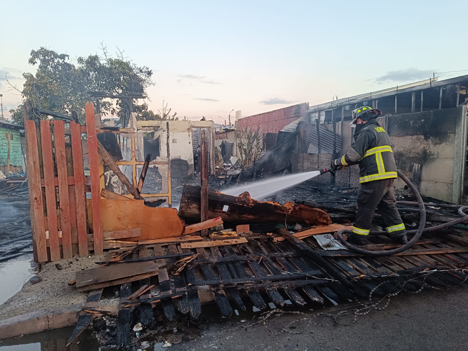 Quillota Incendio en Aconcagua Sur dejó dos damnificados