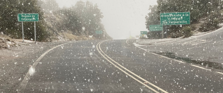 [VIDEOS] Comenzó a nevar en la Cuesta La Dormida