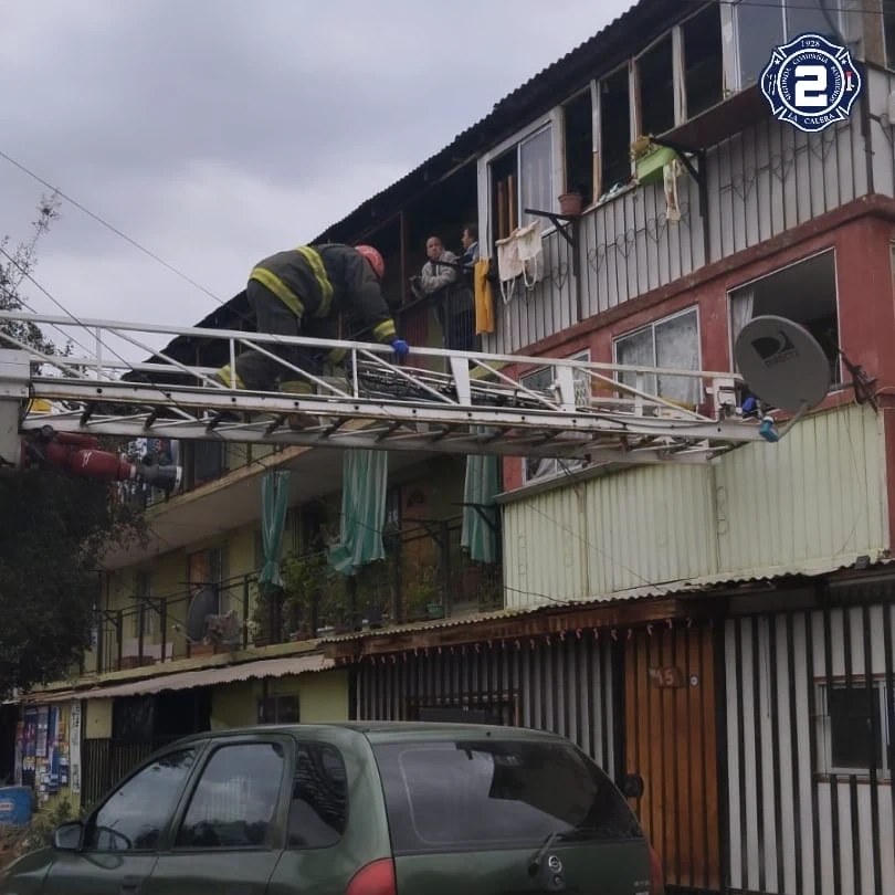 Bomberos de La Calera rescataron a adulta mayor que sufrió accidente hogareño