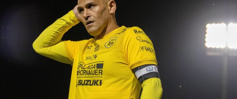 Chupete Suazo, lesión