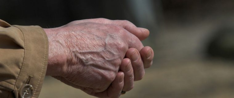 Adulto mayor de 83 años falleció en la vía pública en La Calera