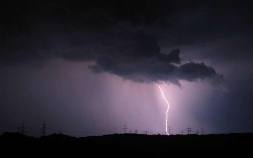 Anuncian lluvia y probable tormenta eléctrica en la Región de Valparaíso