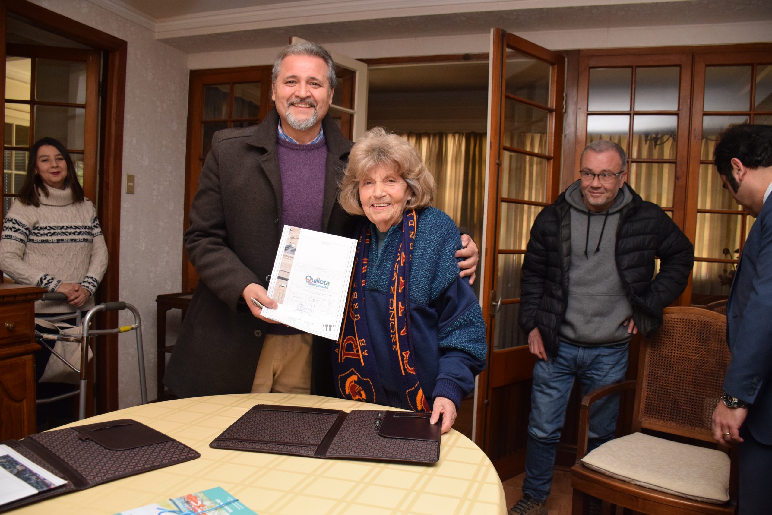 Ana Casarotto Jimenez y el alcalde de Quillota Óscar Calderón.