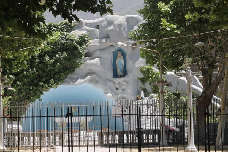 Destrozaron figura de la virgen de la Gruta de población Cemento Melón